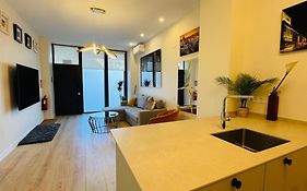 Gold Suite Aparment Wifi Ac Services E1